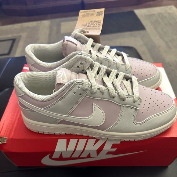 Brand new women’s Nike dunk low size 8 - Picture 2 of 6